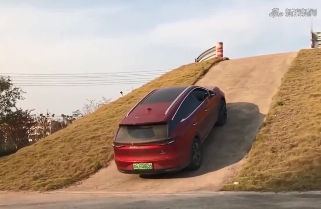 比亚迪唐真实挑战25度坡,一踩油门真是太霸气了