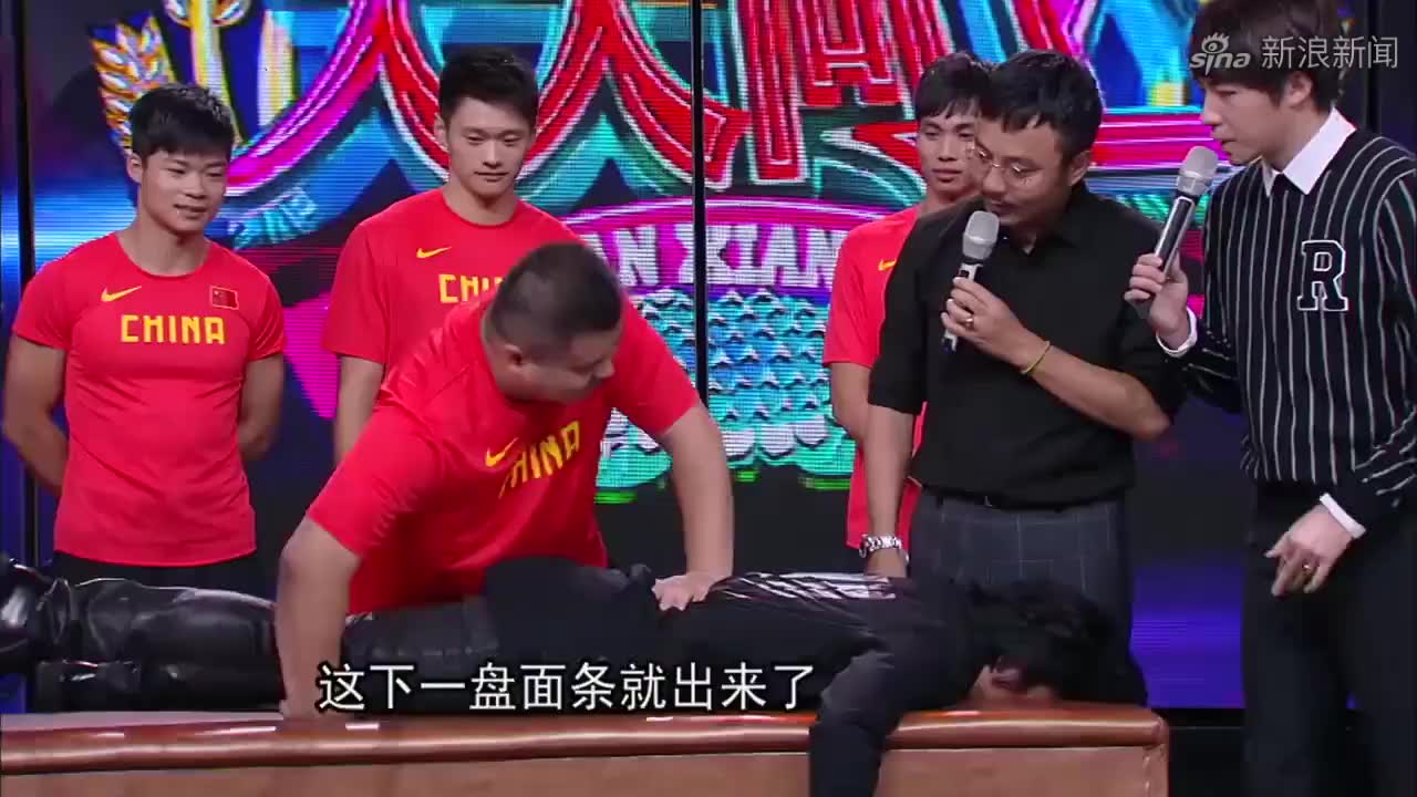 尹航穿着国家队衣服公园打球,输了把衣服脱给大哥能抓住这次机会