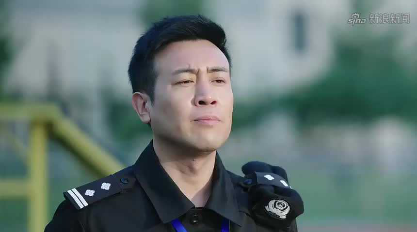 警花与警犬:博士送倪娜回家,两人互生好感,真是郎才女貌啊!