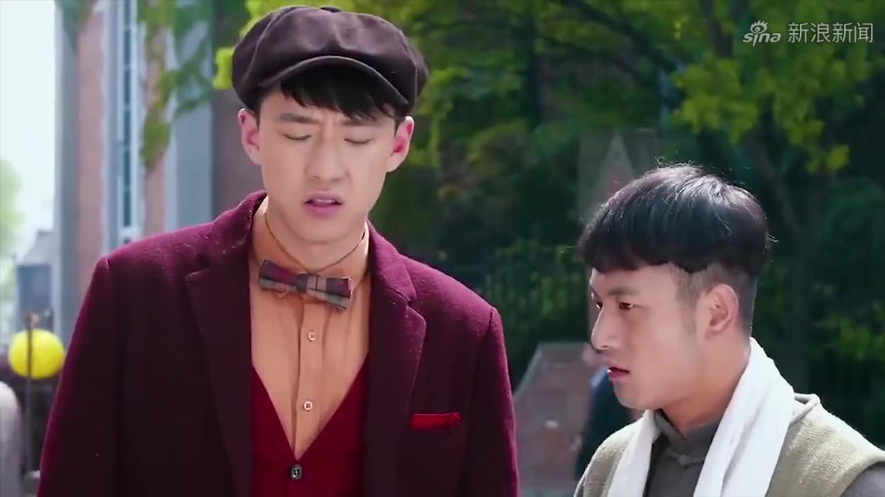 梁东海被迫营业,给阿鱼酱硬拉过来,强行帮他化了个大红唇妆