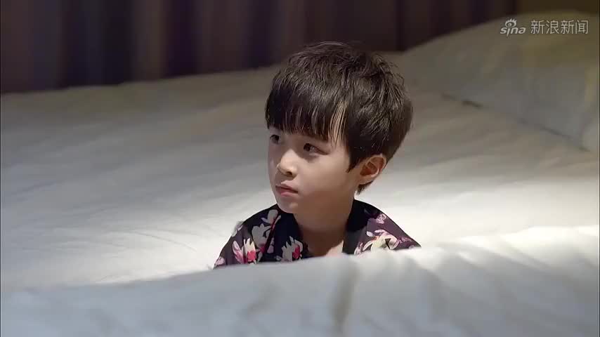 淘气爷孙:亲家公带着孙子玩,丈母娘只能干看着,被气坏了