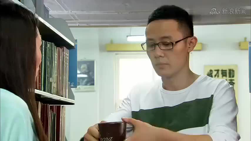 门第:马小龙求爱成功,不料女友的老爸不喜欢他,被卫兵轰了出去