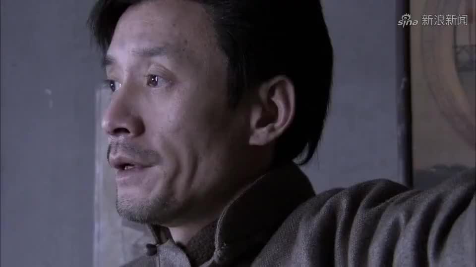 冬日惊雷:白九金不肯吃包子,温逸杰拿枪指着他,逼他咽下去