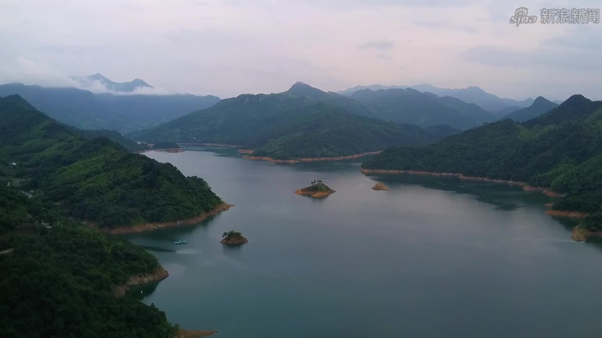 雨中航拍磨子潭水库