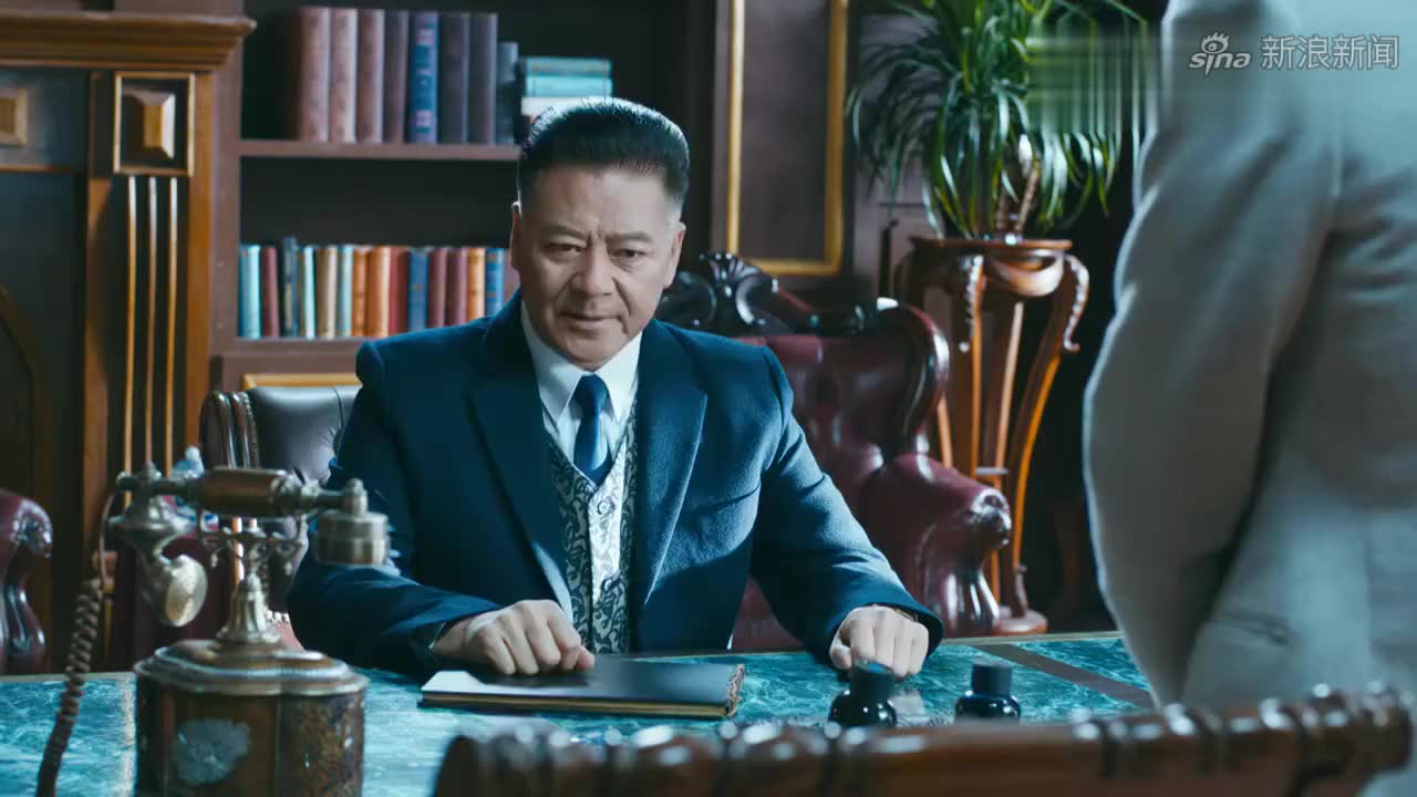 童飞年轻气盛,只身去会漕帮柯爷,直言:万家码头绝不卖