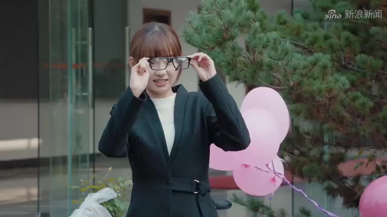 鲜肉老师:一个大老爷们,骑个小绵羊就算了,还骑个骚粉色