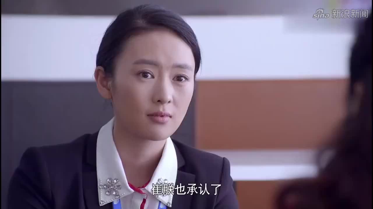 爸爸快长大:珊珊去崔朕办公室送手机,却不小心绊了一下