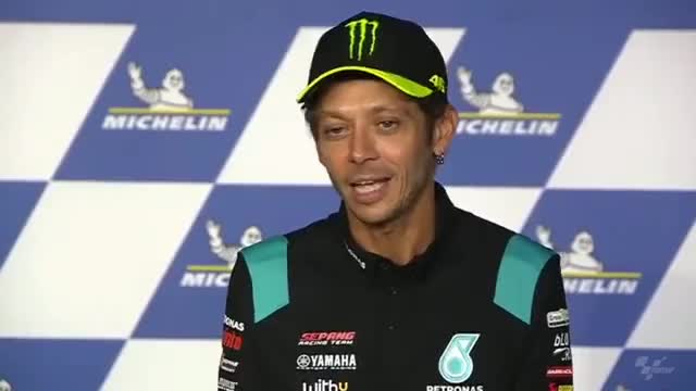 维特尔笑死我 跟头哥一起参加新闻发布会,偷偷拿出一个礼花炮