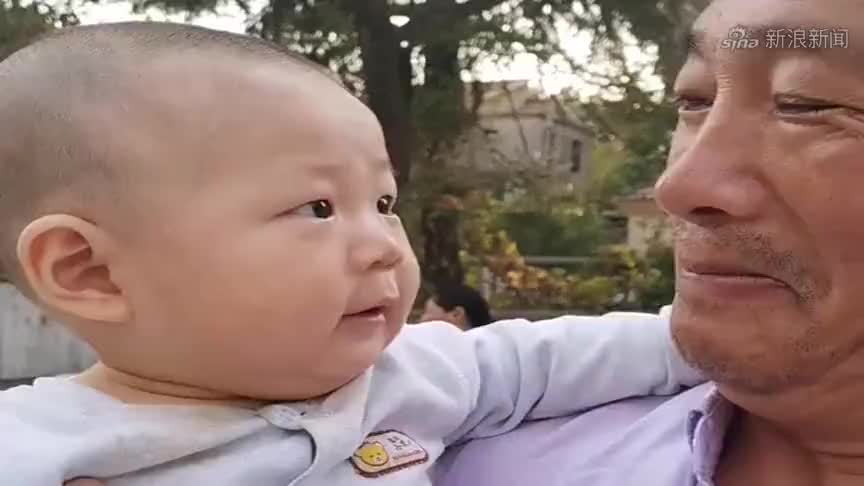 小欧家建新房放鞭炮!小牧和爷爷监督干活,一家人忙碌真热闹