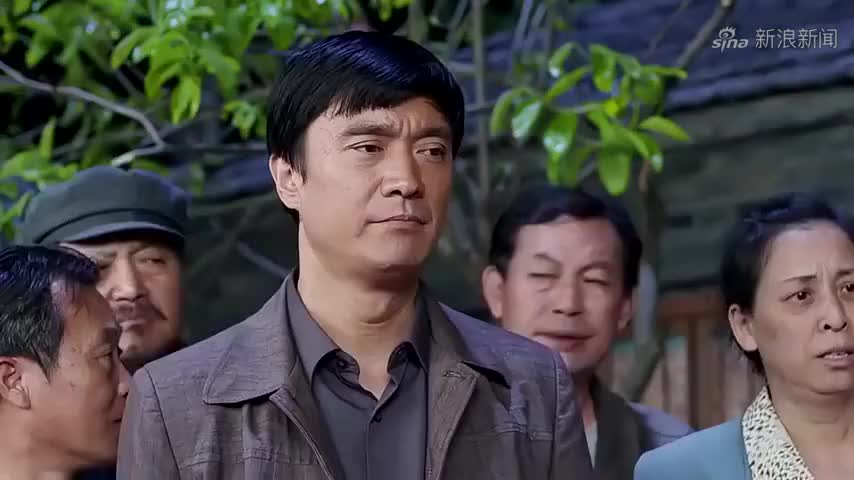 俺娘田小草:小草参加家长会,大龙上台发言,小草感动眼泪直流