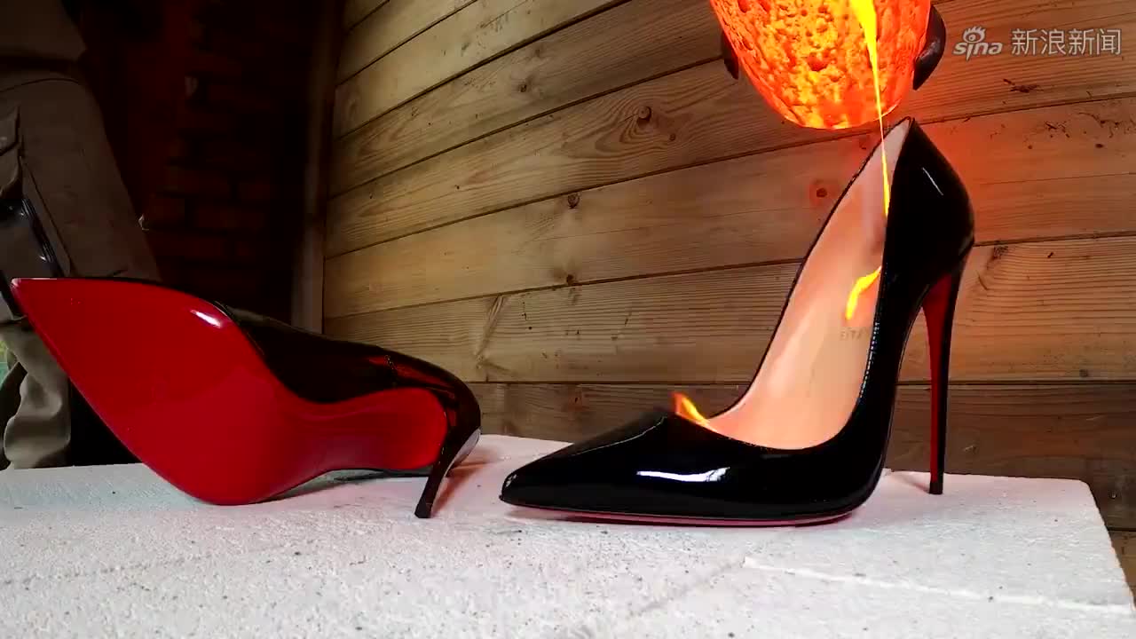 将高温岩浆倒在高跟鞋上会怎样?老外亲测,画面太硬核了!