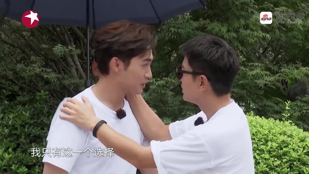 张彬彬何洛洛慢动作跳绳