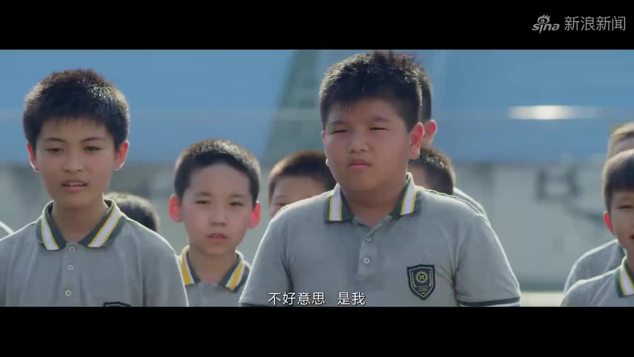 奋斗吧:学长发的球,一年级小孩随手就打进球框,全场安静了