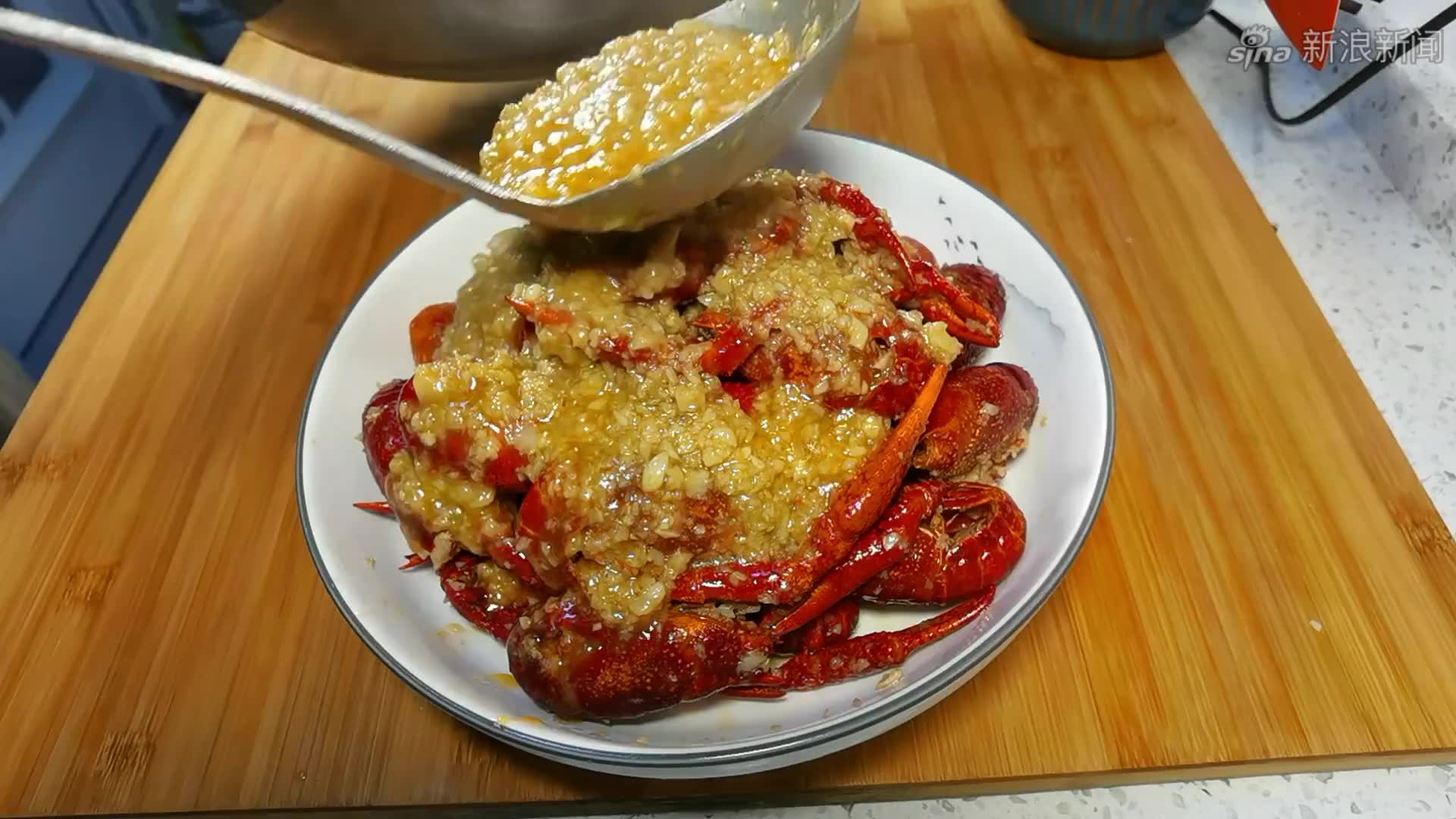 胖妹做的小龙虾香气扑鼻,一大盘吃着美滋滋太带劲了