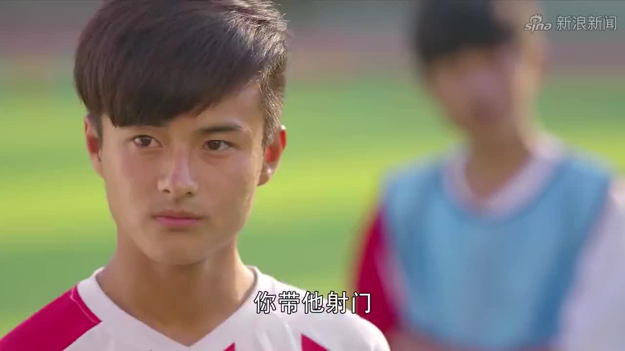 旋风十一人:一家人吃饭,爸爸说向秦明浩学校,看来爸爸想通了