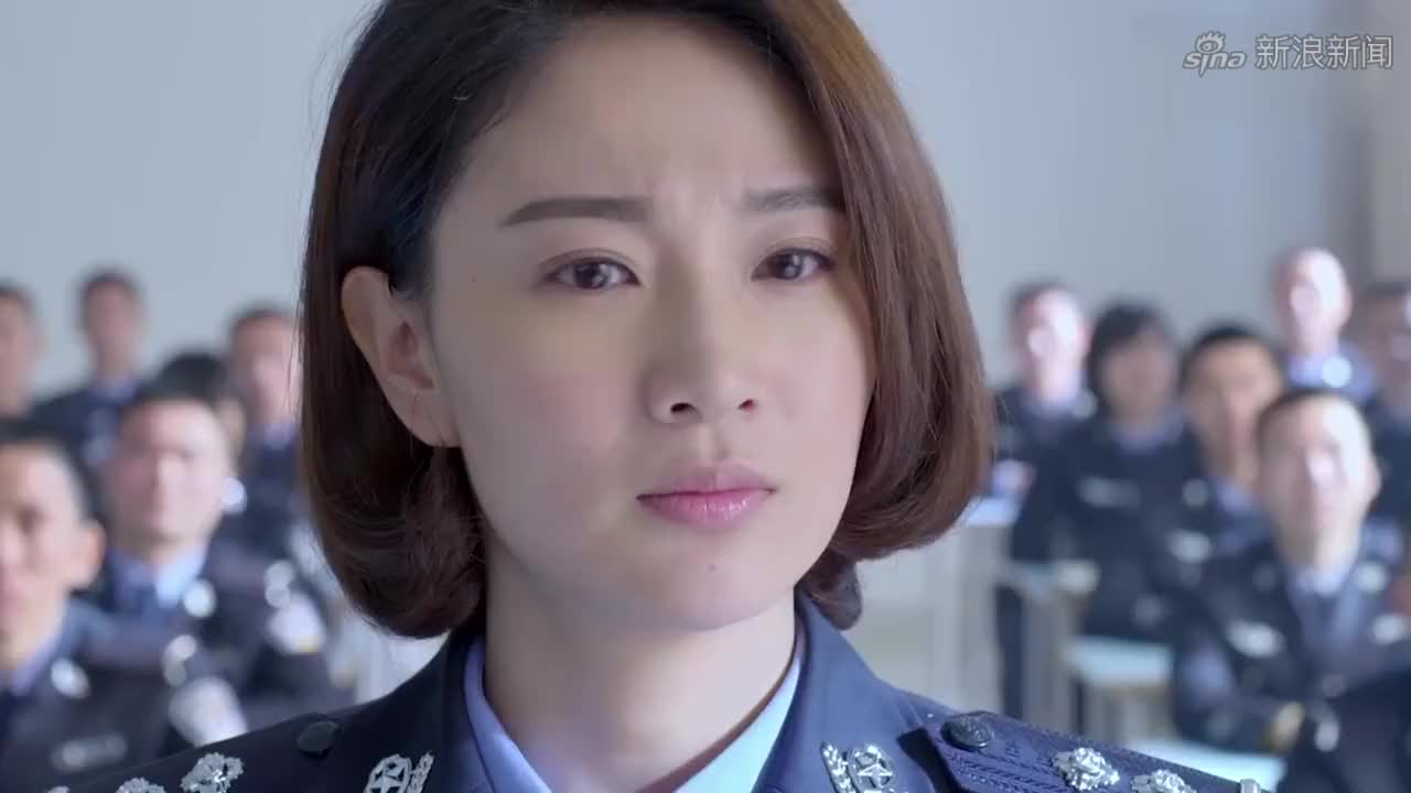 警犬樱桃不顾危险取出可疑物品,不料被划伤耳朵,李姝寒哭了