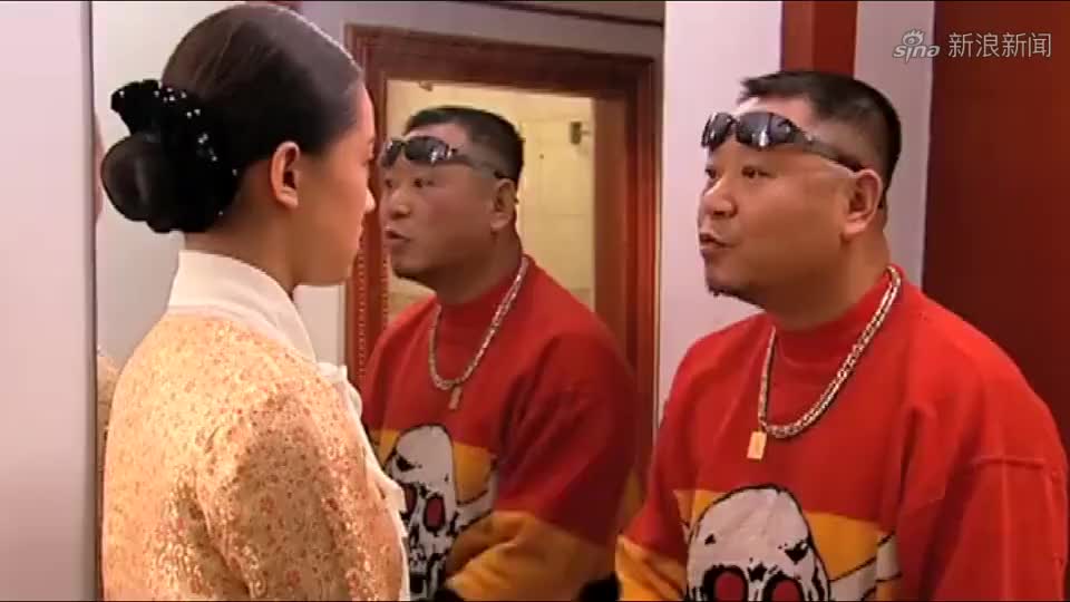 马大帅:马小翠穿着维多利亚工作服,彪哥见了直呼:这大模特啊