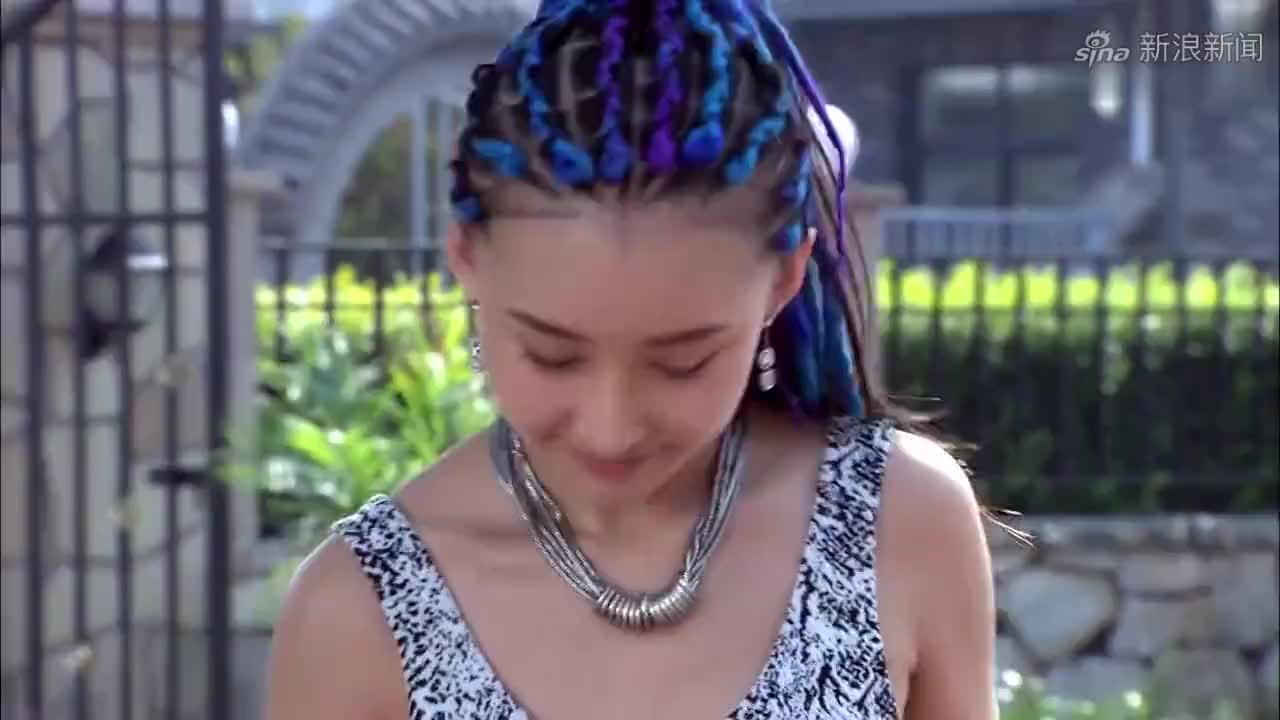 麻辣芳邻:华华来了和扬琴挺像,扬琴挺高兴的,华华八卦扬琴