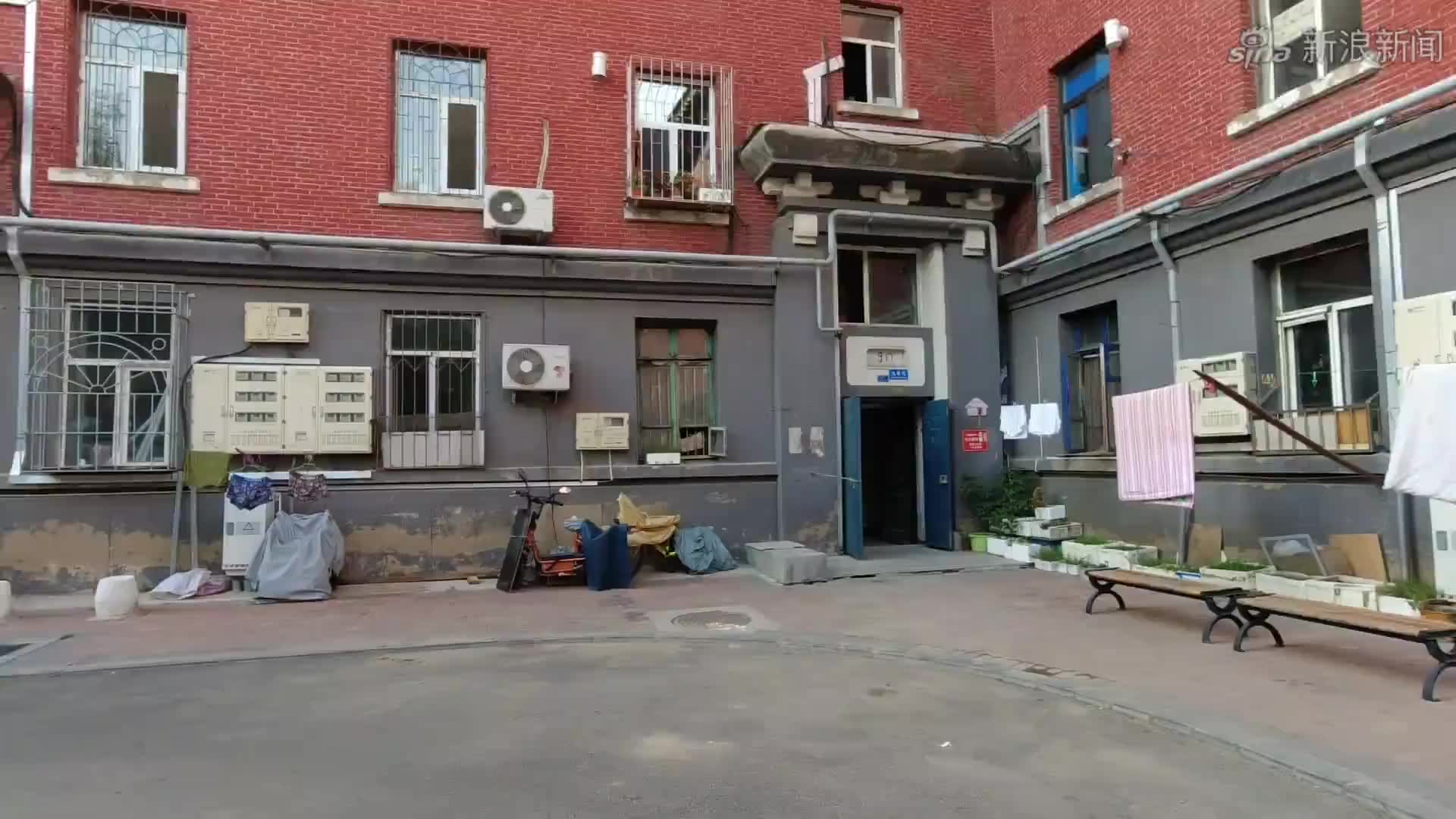 东北一家人:婆婆正在切香肠,不料儿媳一看乐了:这是给狗吃的