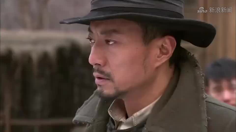 火线三兄弟:二林去拿回头钗,没想到被老板娘发现,撒谎真有水平