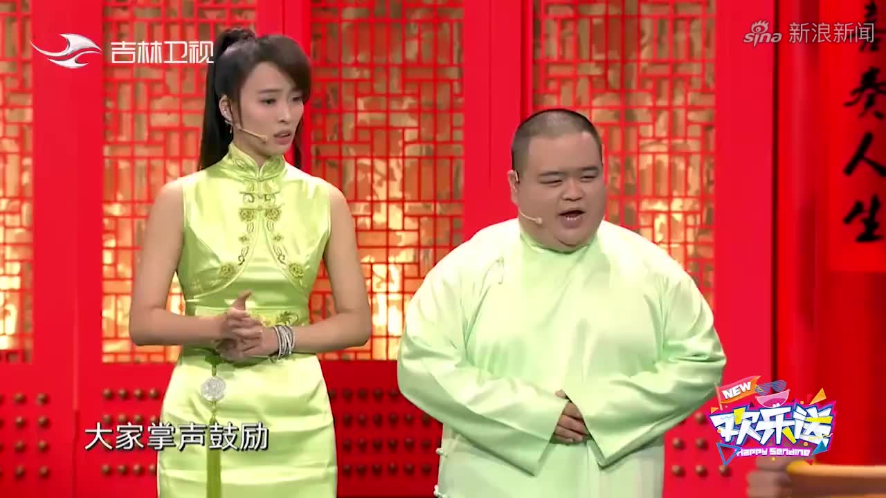 蔡明扔木棍逗茶杯犬,不料扔出去把于洋哄走了,猪队友啊!