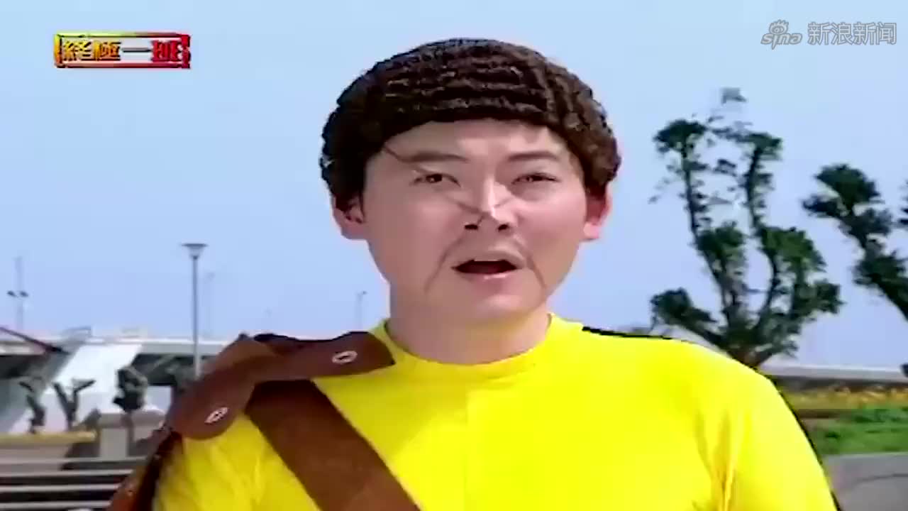 终极一班搞笑担当刀疤杰森,飞镖练手,却射中自己