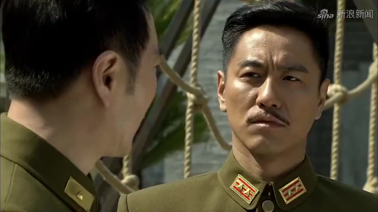 飞哥大英雄:保安队长说面没肉吃白食,不料梁飞一翻全是肉丝