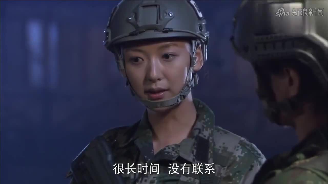 特种兵之火凤凰:曲比阿卓站岗的时候竟喝酒,被雷战发现,糟糕了