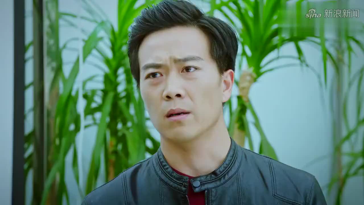 春天里大结局:胡胜利戴上了银手镯,这首饰真漂亮!