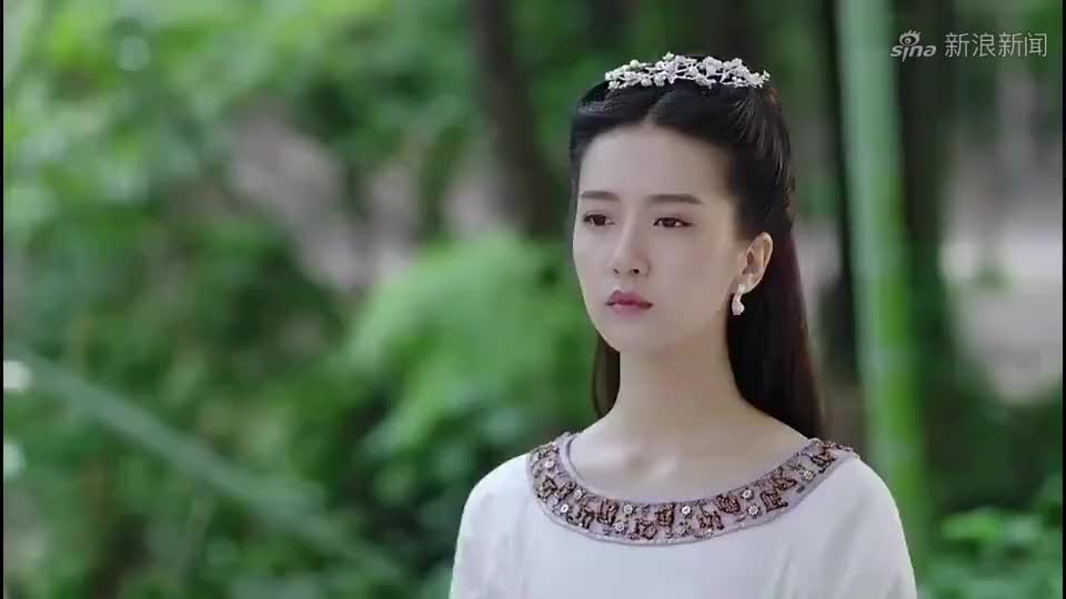 择天记:莫雨引陈长生去寒潭,趁他不注意,使坏将他推入潭中!