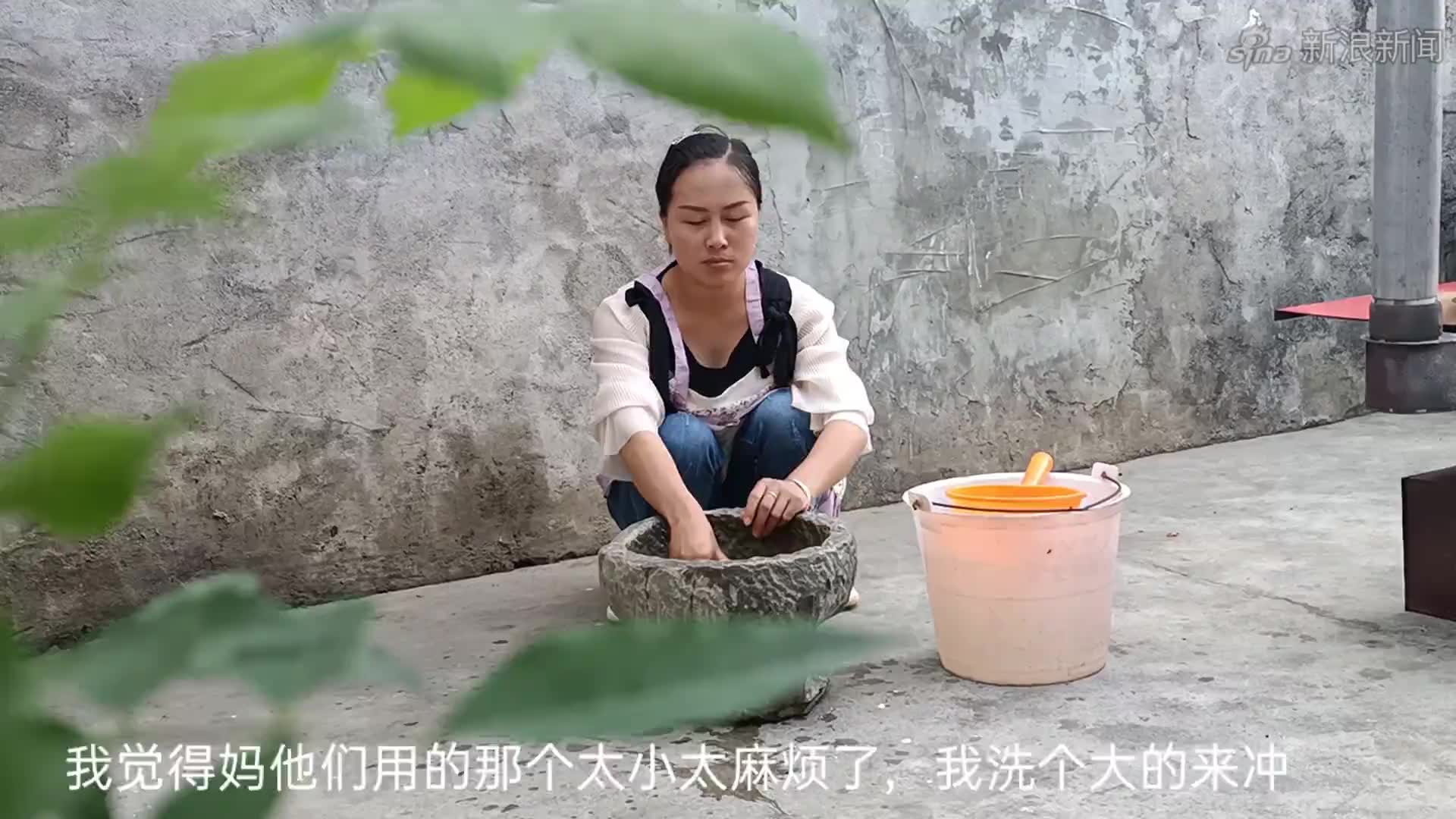 云南小殿下,靠扮丑成百万网红,表演太魔性网友们抢着要娶她为妻