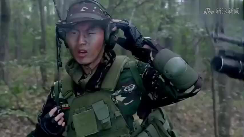 我是特种兵:灰狼不回答罪犯问题,双手被活生生砸碎,真的太狠了