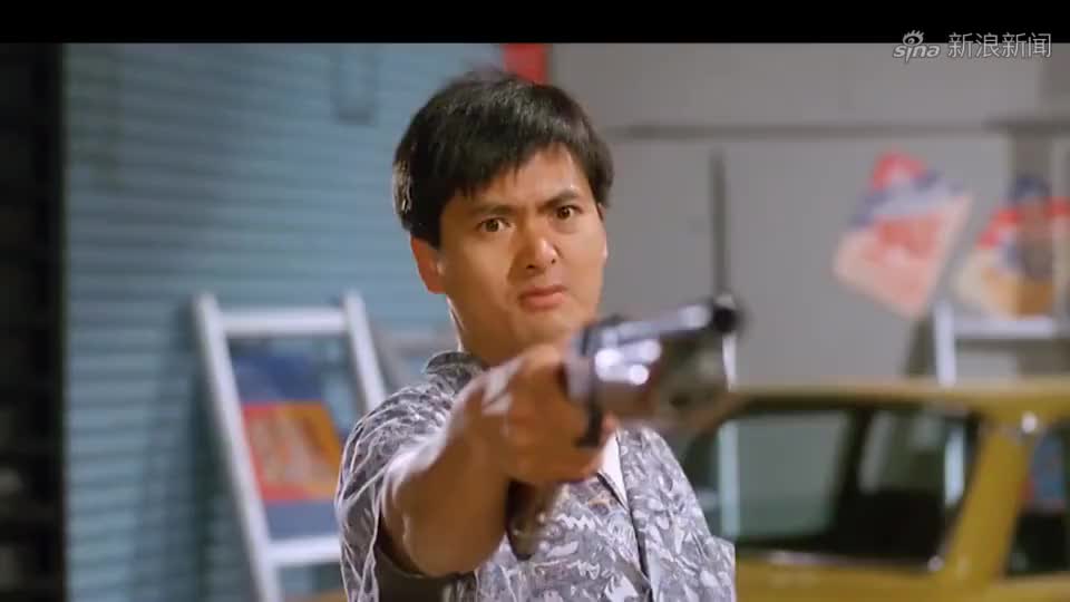 千王群英会:周润发在街边猜红牌黑牌,摆摊的根本不是他对手