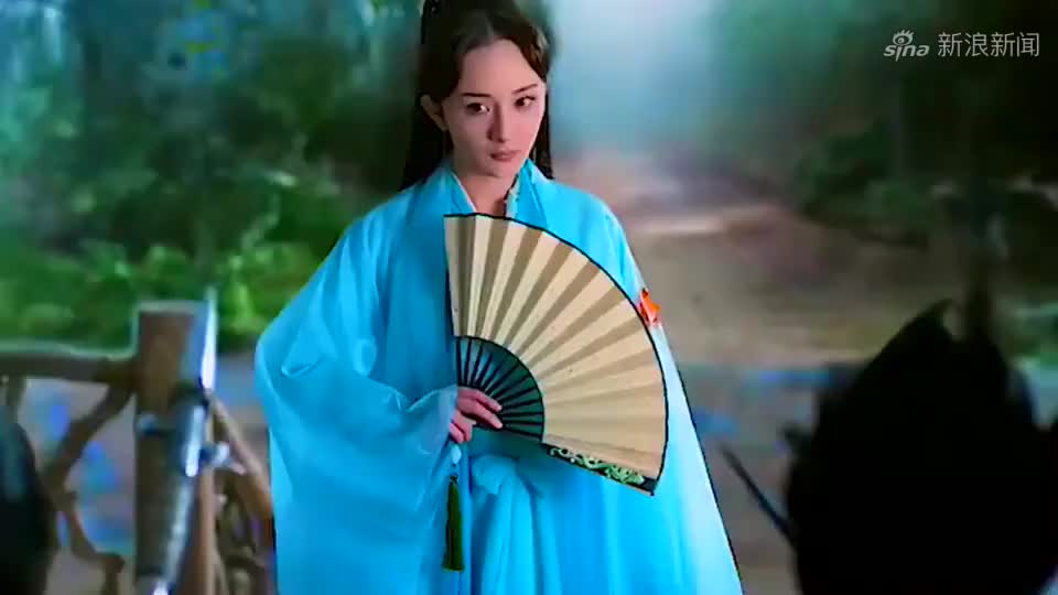 四海八荒都得尊称我一声姑姑,拿扇子的白浅可喜欢?