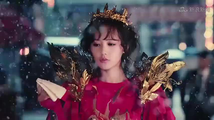 半妖倾城:父亲得知倾城去当歌女勃然大怒,倍感心痛,将她软禁