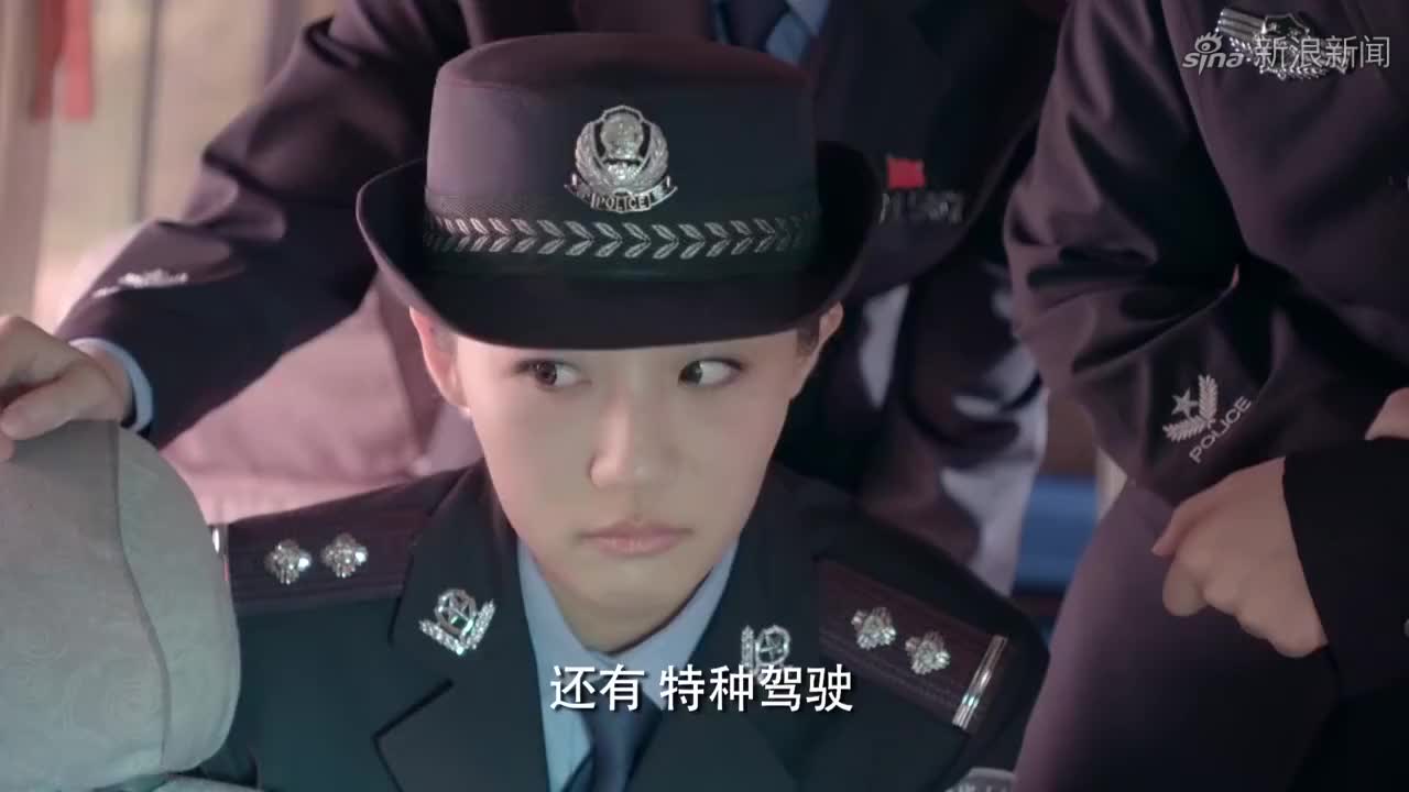 警花与男警比赛,"最强大脑"排兵布阵,队友们纷纷听命于她