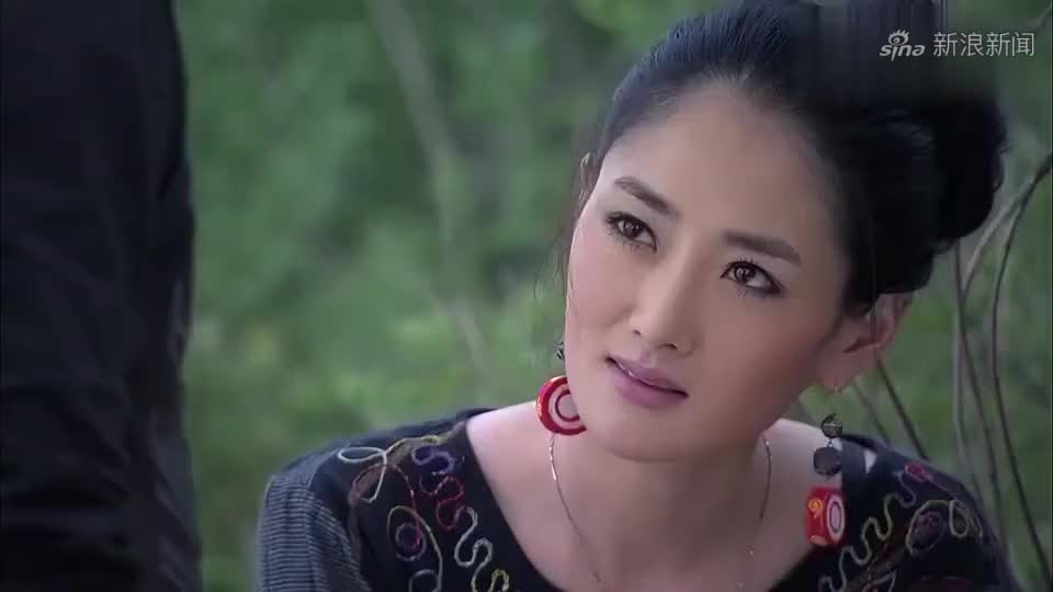 铁血雄心:罪犯救出女村民,没想到小弟看不过去,竟要把她烧死