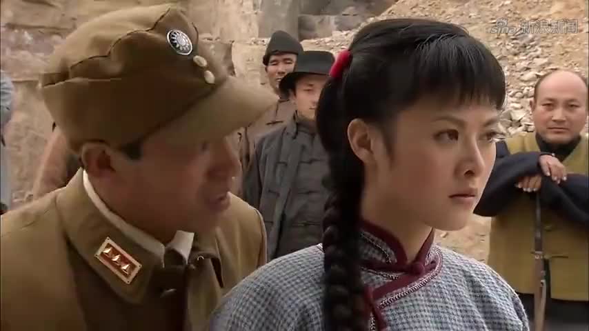 铁道游击队:游击队夜游扒火车,顺走两节军火,这肉太肥了!