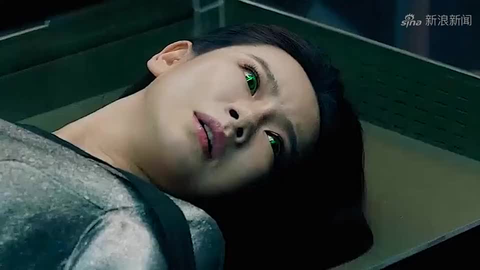 你好安怡:小马电量不足,李遥只能拖着小马离开