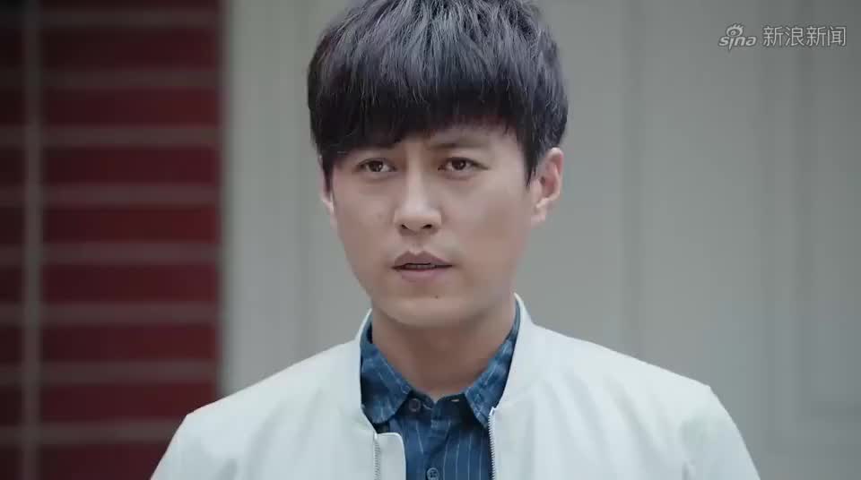 妈妈说她屋里是不是有人,罗玥说就她自己,程皓在一旁躲着!太逗