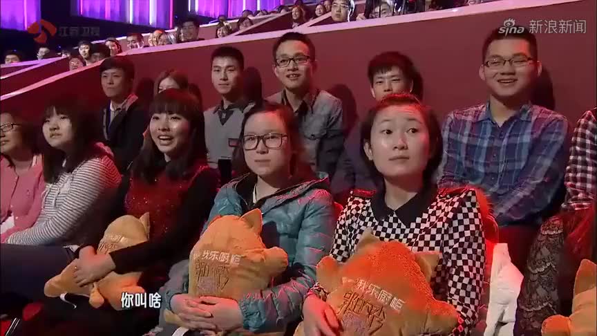 郭的秀:开场劲爆音乐响起,dj高高打碟带动气氛,真嗨皮呀!