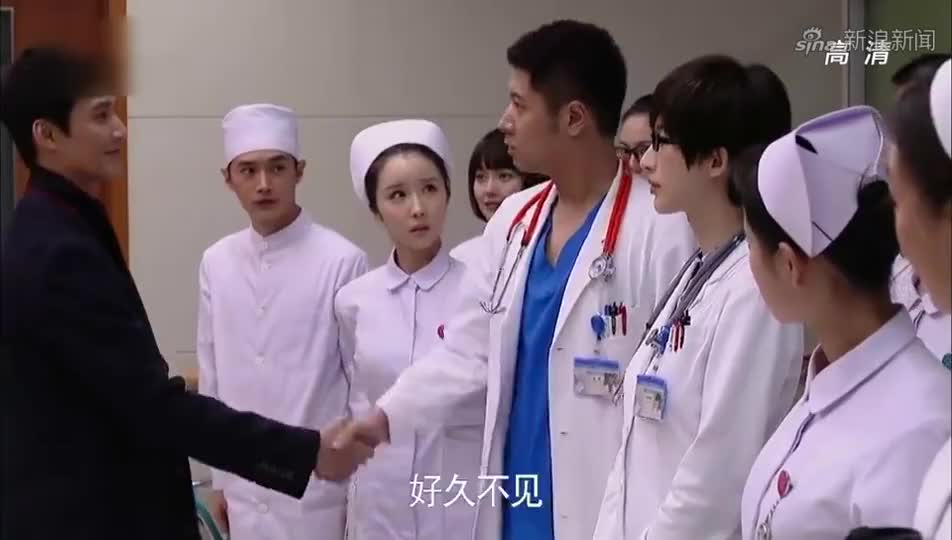 青年医生:裘院长肯定了赵冲的热情,只是方法欠妥,想让他留下