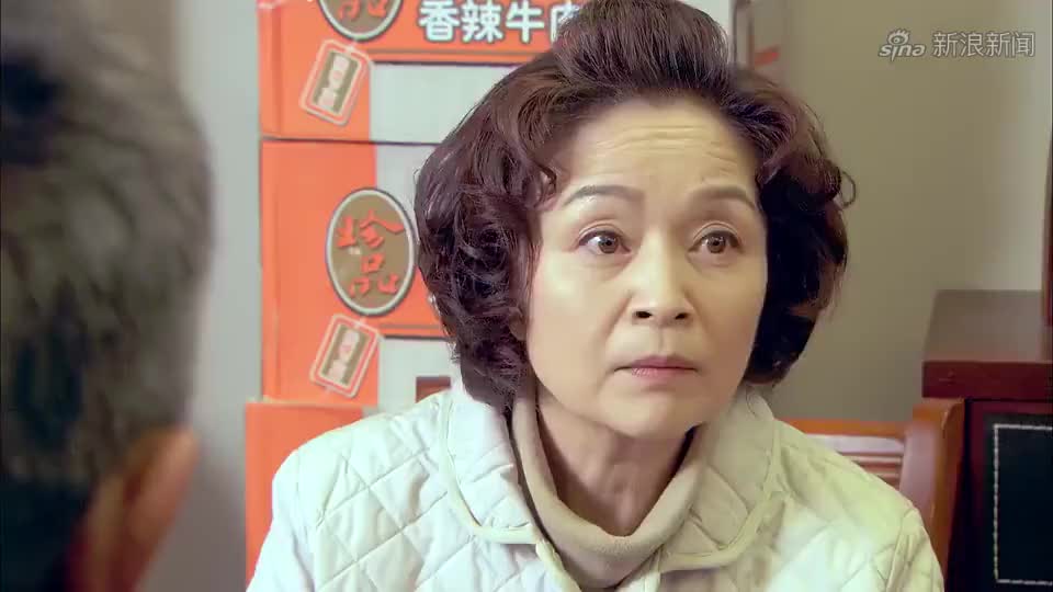 邻居也疯狂:大爷嫌弃贾玲丑,贾玲急了:你不照照镜子我都不嫌你