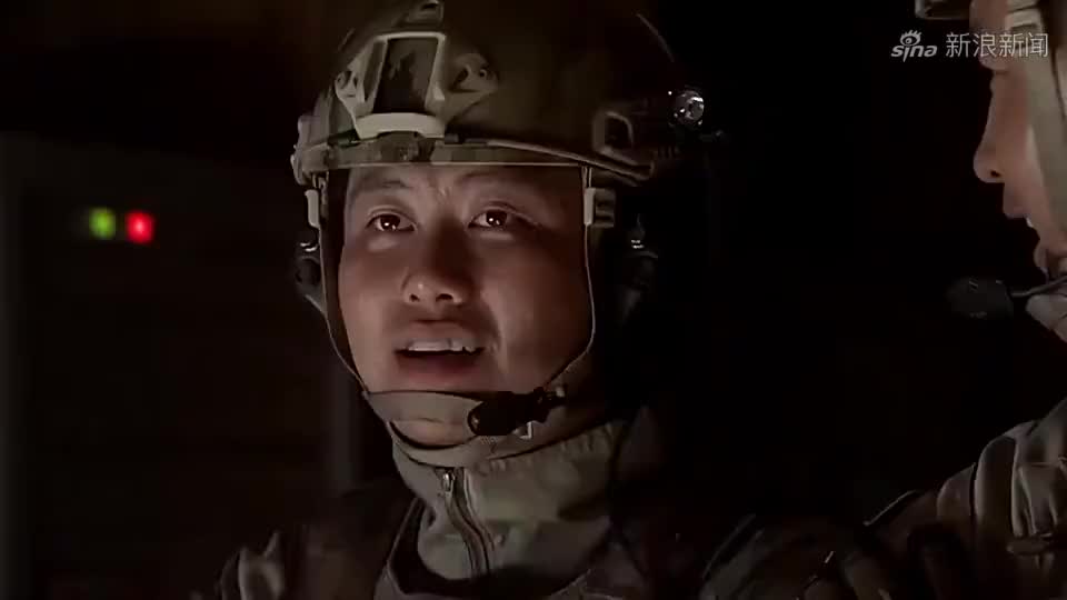 孤军英雄:长官审讯女战士,本以为能顺理成章,却遭到反感!
