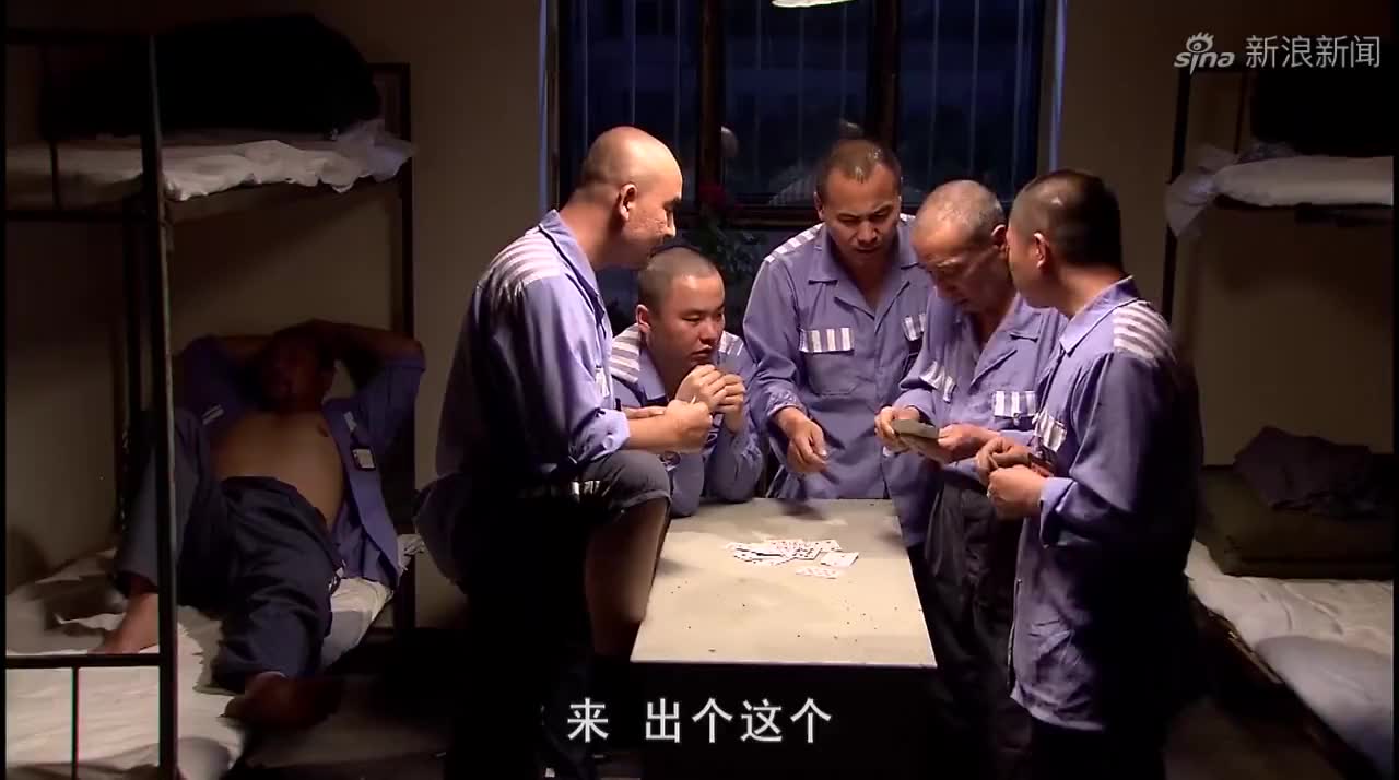 大漠高牆:母親來監獄看望兒子,兒子卻不願去接見,母親哭了