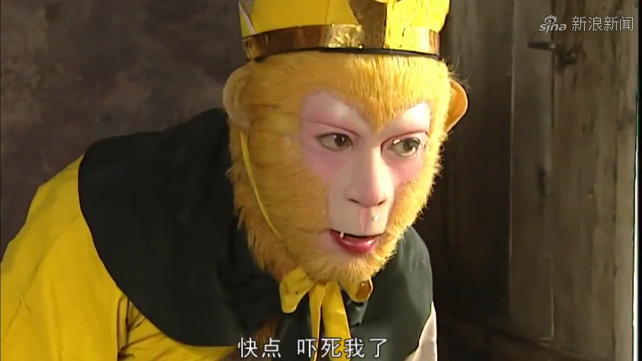 西游记:孙悟空大战妖怪,谁知妖怪拿出宝贝收了金箍棒,悟空愣了