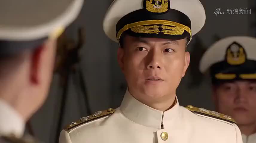 红鲨突击:军舰上有人想起义,被舰长发觉,一时间陷入危险