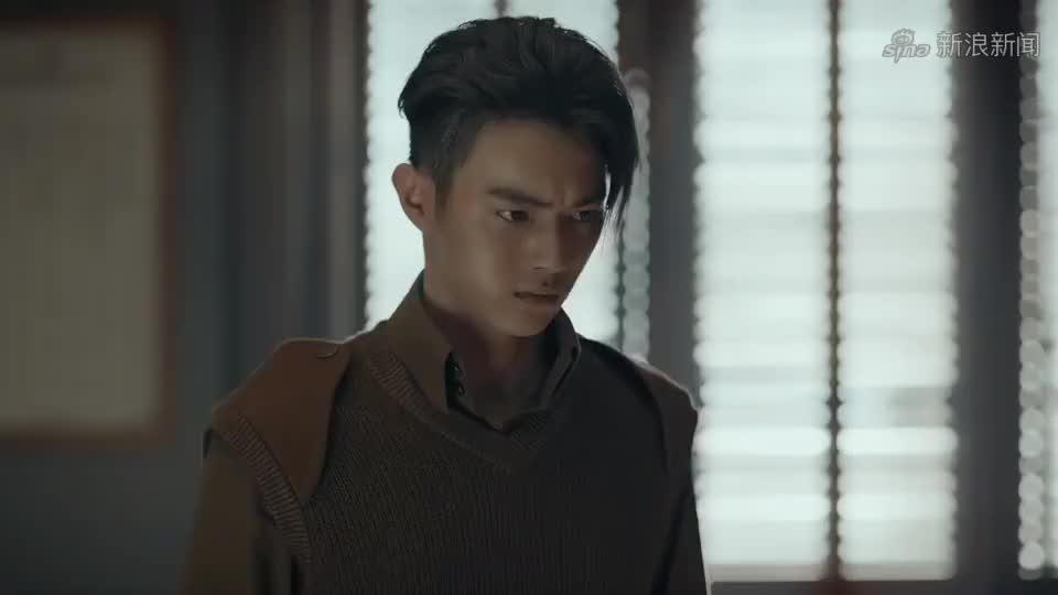 烈火军校:郭书亭沉醉在曲曼婷甜美的歌声里,直至演出结束!
