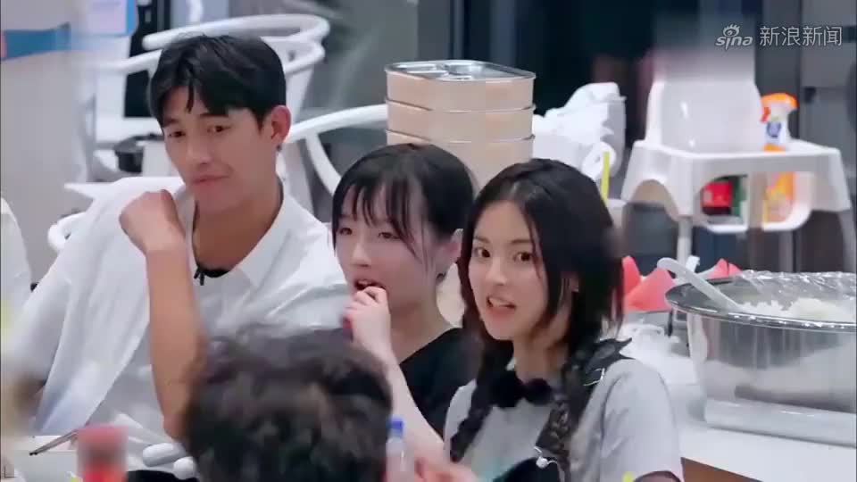 张安一句话问哭胡珊,十几年经纪人没白教,张翰好福气