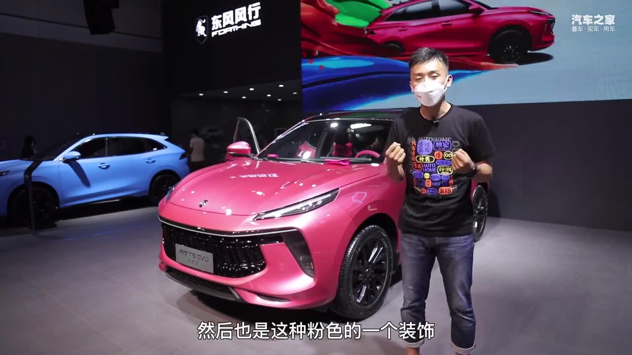 女司机知难而退,看到大货车卡在了半山腰,她立马倒车回去